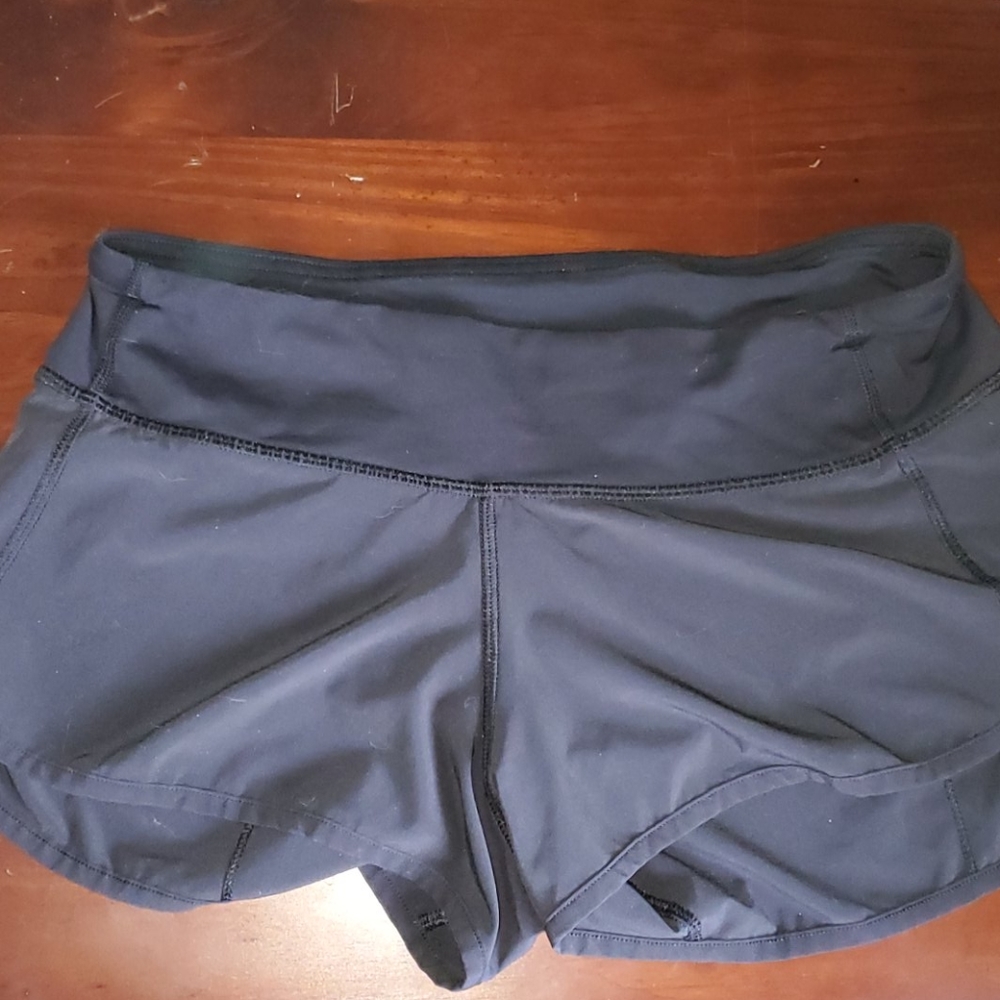 LuluLemon Speed up short size 4